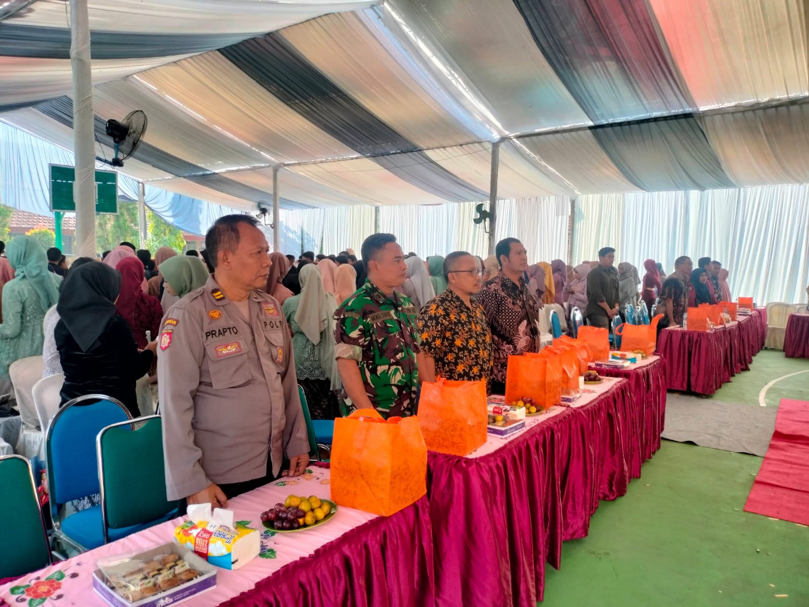 Batituud Koramil 0816/11 Tarik Hadiri Wisuda Purnawidya Siswa-siswi SMPN 2 Tarik