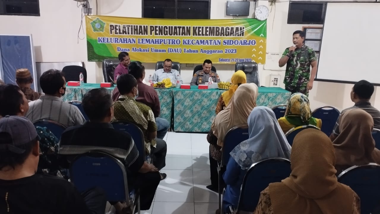 Danramil 0816/01 Sidoarjo hadiri pelatihan penguatan kelembagaan di kelurahan lemahputro Sidoarjo.
