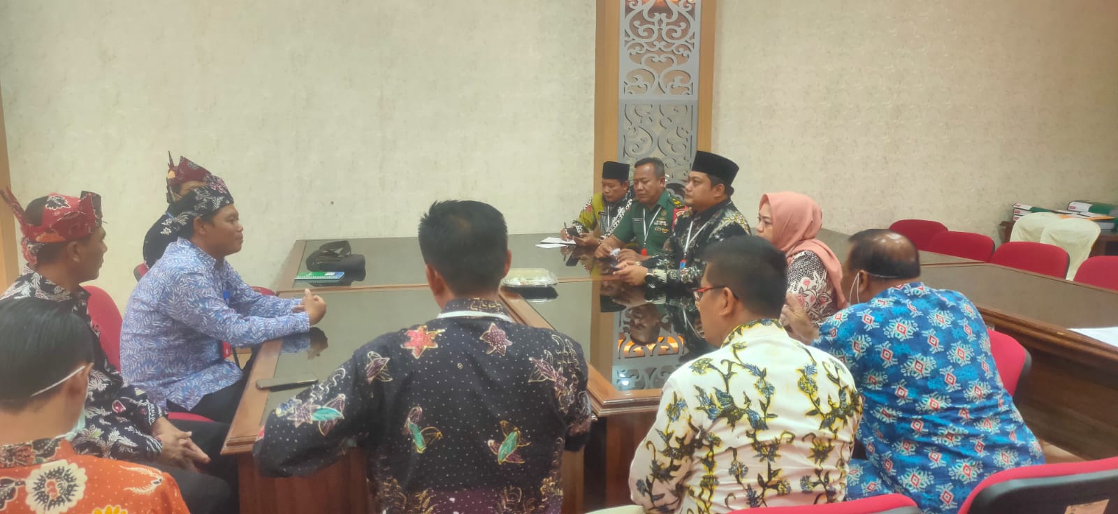 Peltu Lukman Babinsa Koramil 0816/05 Tulangan Mewakili Danramil Hadiri Kegiatan Surveior Akreditasi Dari Dinkes Kab. Sidoarjo