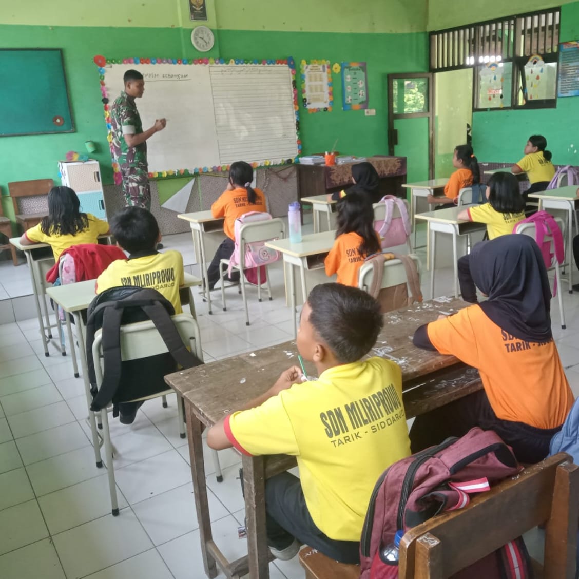Siapkan Generasi Muda Yang Hebat, Babinsa Koramil 0816/11 Tarik Berikan Wasbang
