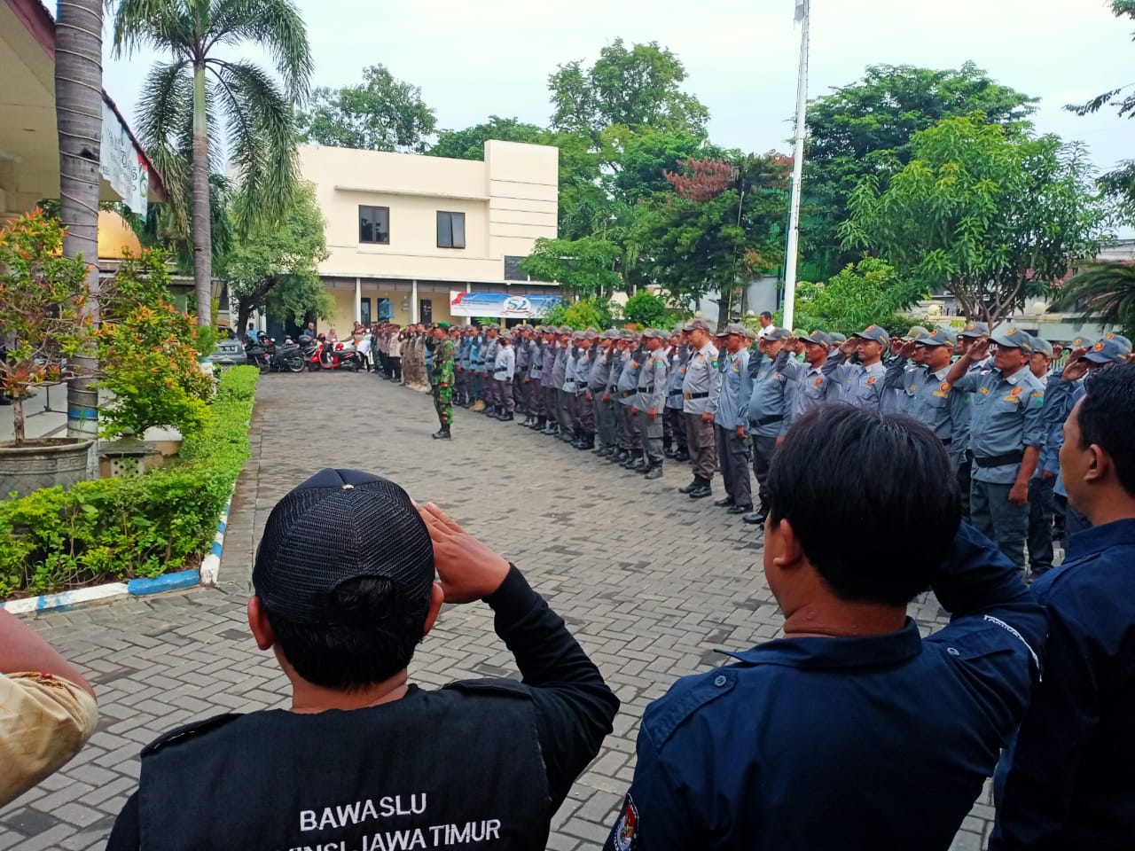 Danramil 0816/05 Beserta Anggota Babinsa Hadiri Gelar Apel Kesiap Siagaan Sukseskan Pemilu 2024
