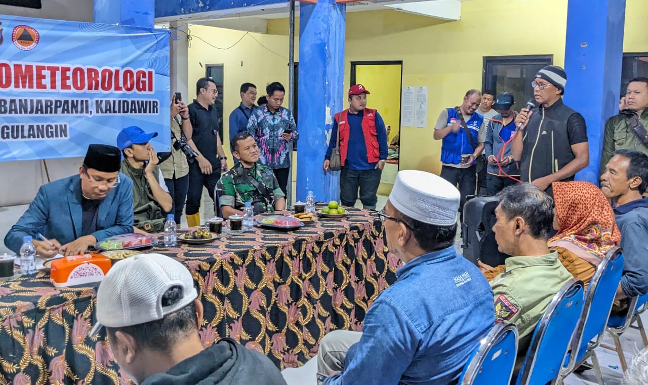 Bersama Jajaran Forkopimda Sidoarjo Danramil 0816/06 Tanggulangin Meninjau Lokasi Banjir