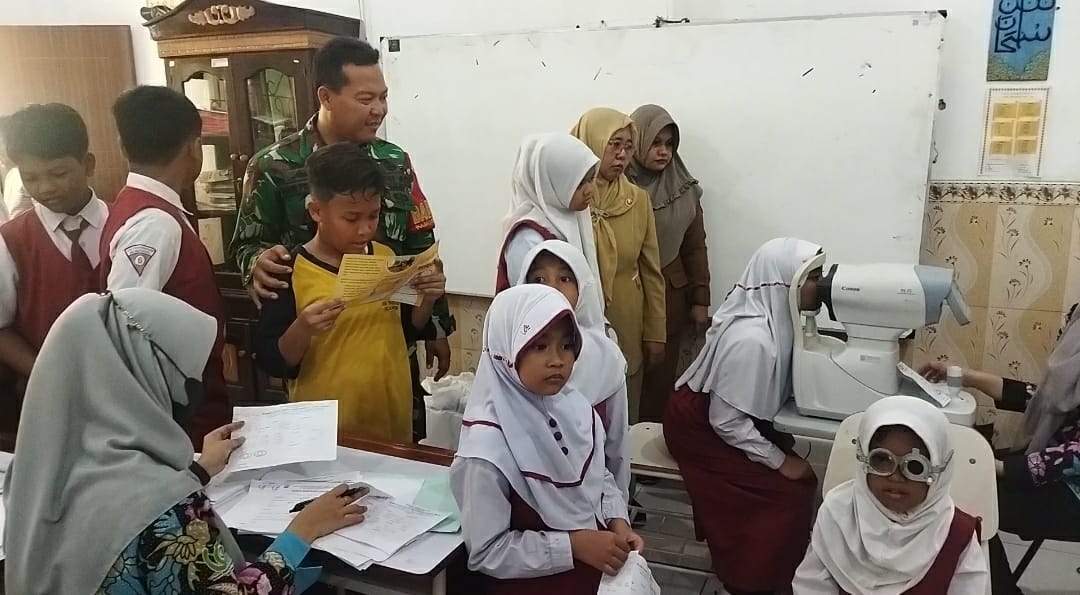 Membuka Mata Membuka Harapan, Sosialisasi Pencegahan Penyakit Mata di SDN Penambangan