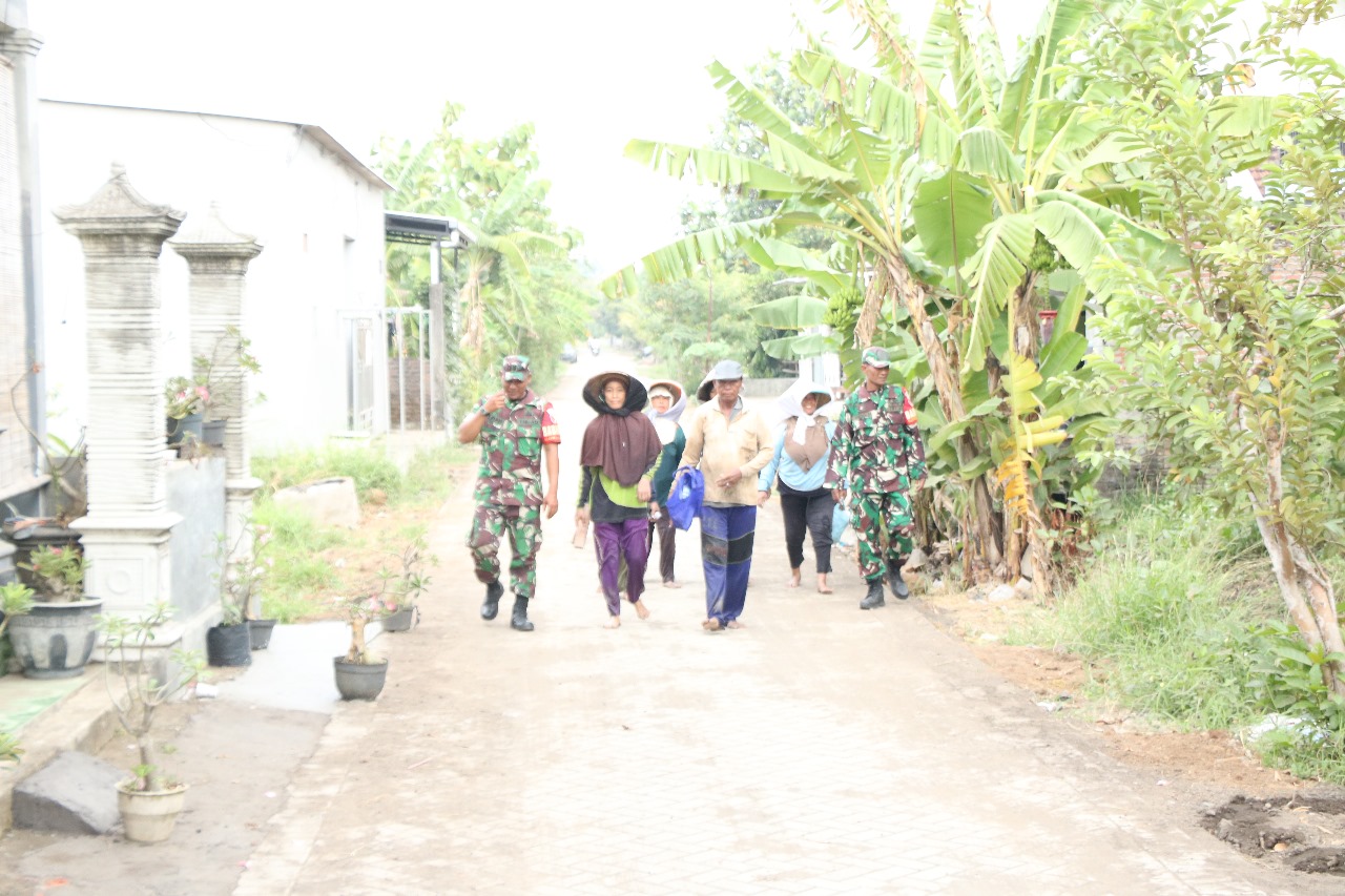 Masyarakat Desa Penambangan Sambut Gembira Peningkatan Paving Jalan dari Program TMMD