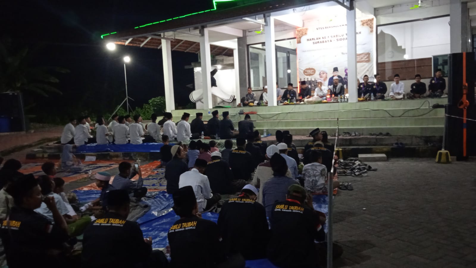 Babinsa 0816/05 Tulangan menghadiri sholawatan dalam rangka tasyakuran sabilu Taubah Sidoarji - surabaya 1 Tahun