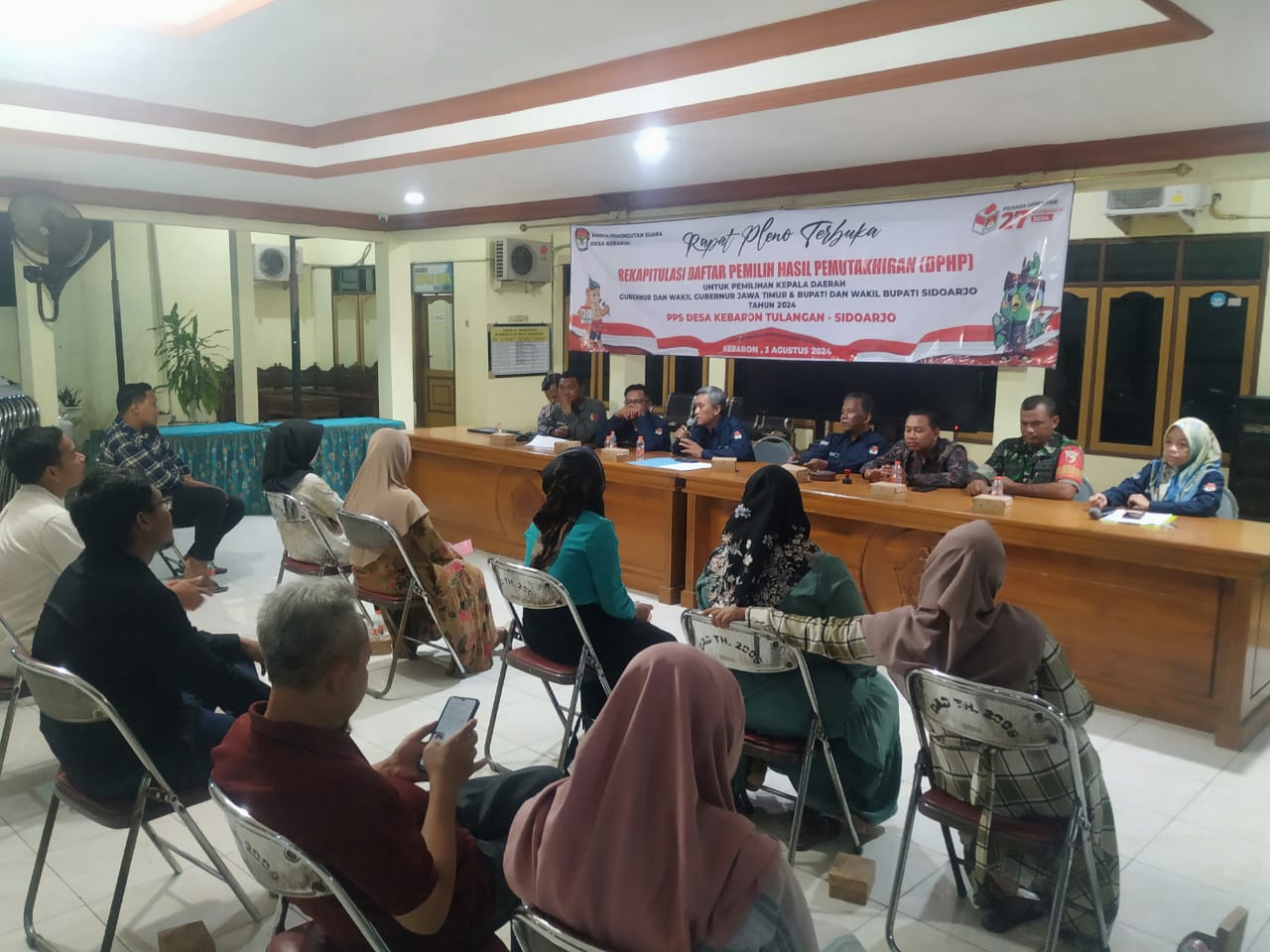 Babinsa & Bhabinkamtibmas Desa Kebaron Hadiri Undangan PPS Desa Kebaron Gelar Rapat Pleno Terbuka Rekapitulasi DPHP