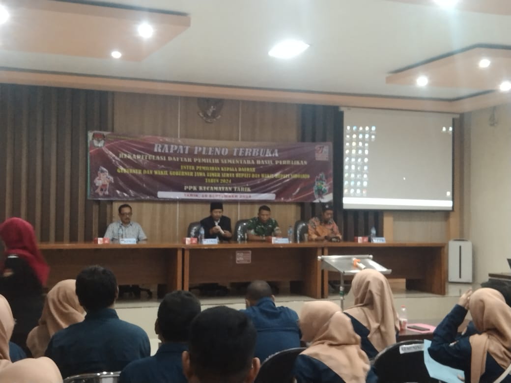 Danramil 0816/11 Tarik Hadiri Rapat Pleno Terbuka Rekapitulasi Daftar Pemilih Hasil Pemutakhiran (DPHP) Di Ruang Rapat Kec. Tarik