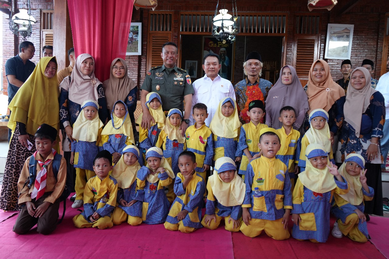 Kunjungan Jenderal TNI (Purn) Dudung Abdurachman, Momen Humanis di Pondok Pesantren Pancawarna