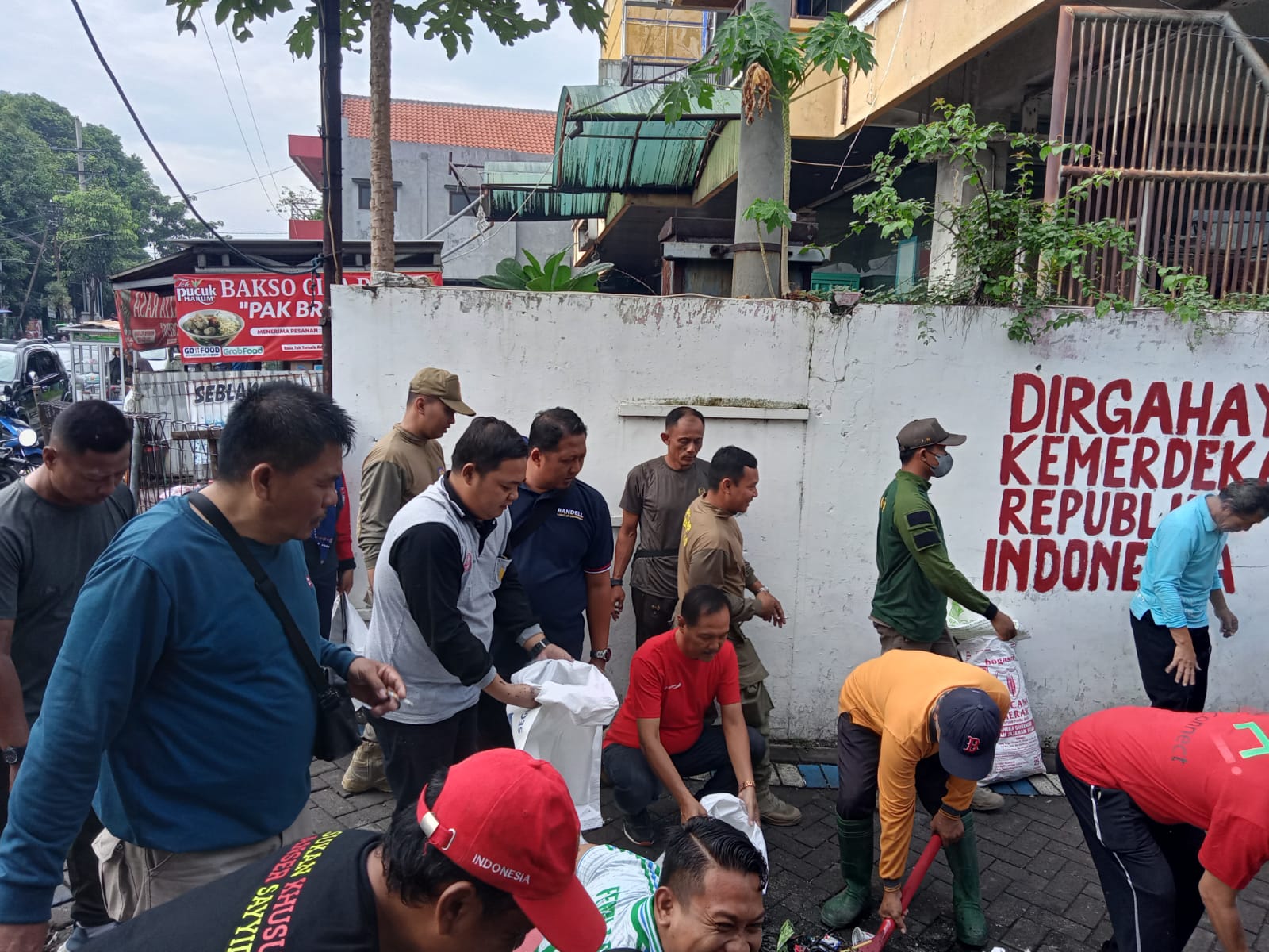 Semangat Sinergi dan Kebersamaan, Forkopimka Taman Gelar Senam Bersama dan Karya Bhakti Pembersihan Sungai