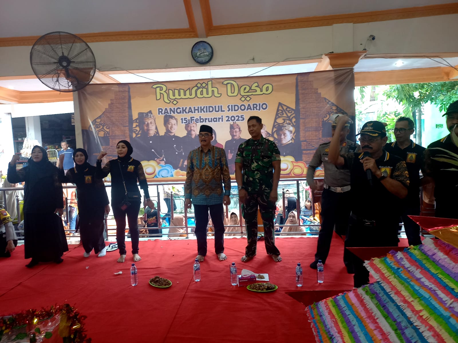 Danramil 0816/01 Sidoarjo Hadiri Kirab Tumpeng, Eratkan Kebersamaan Warga Rangkah Kidul