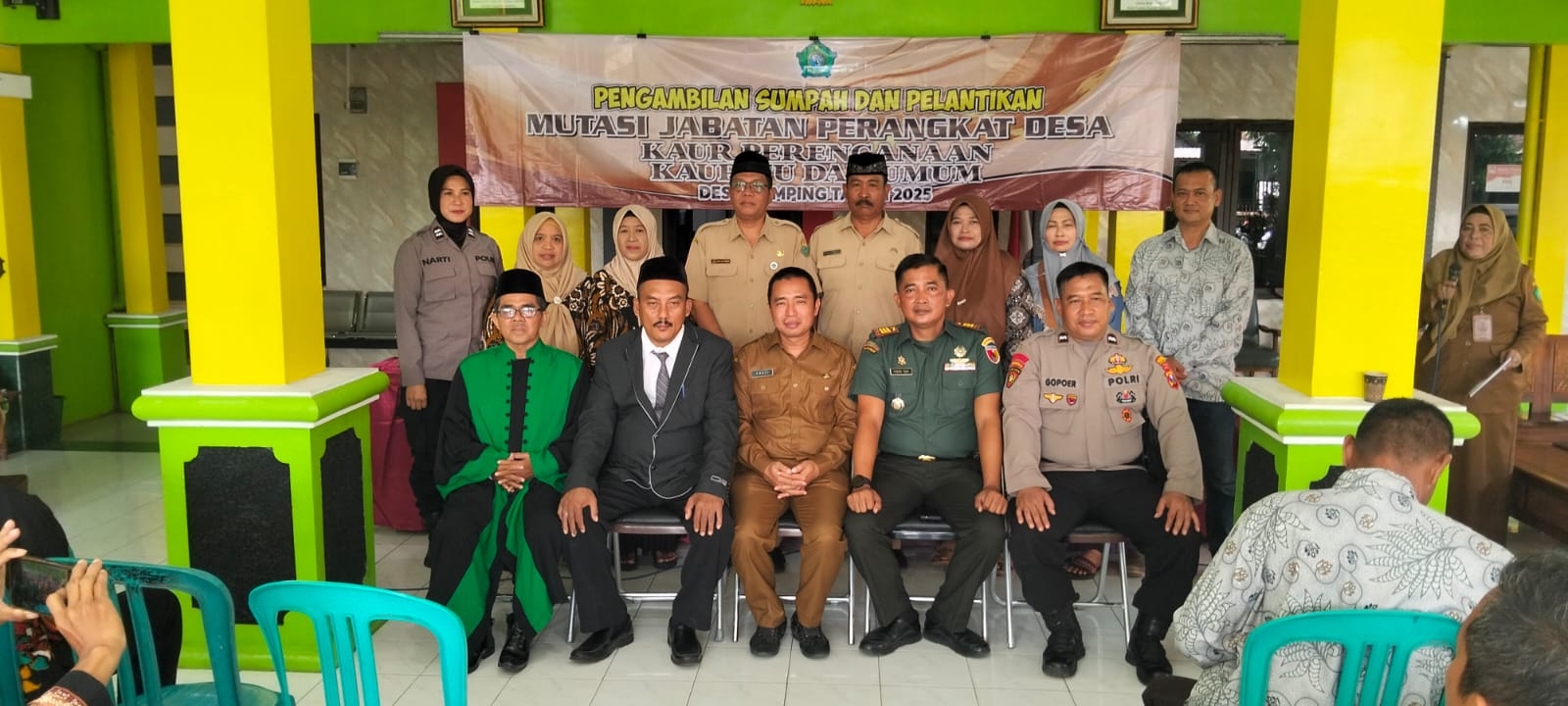 Danramil 0816/09 Krian Pimpin Pelantikan Mutasi Perangkat Desa Gamping dalam Semangat Kebersamaan