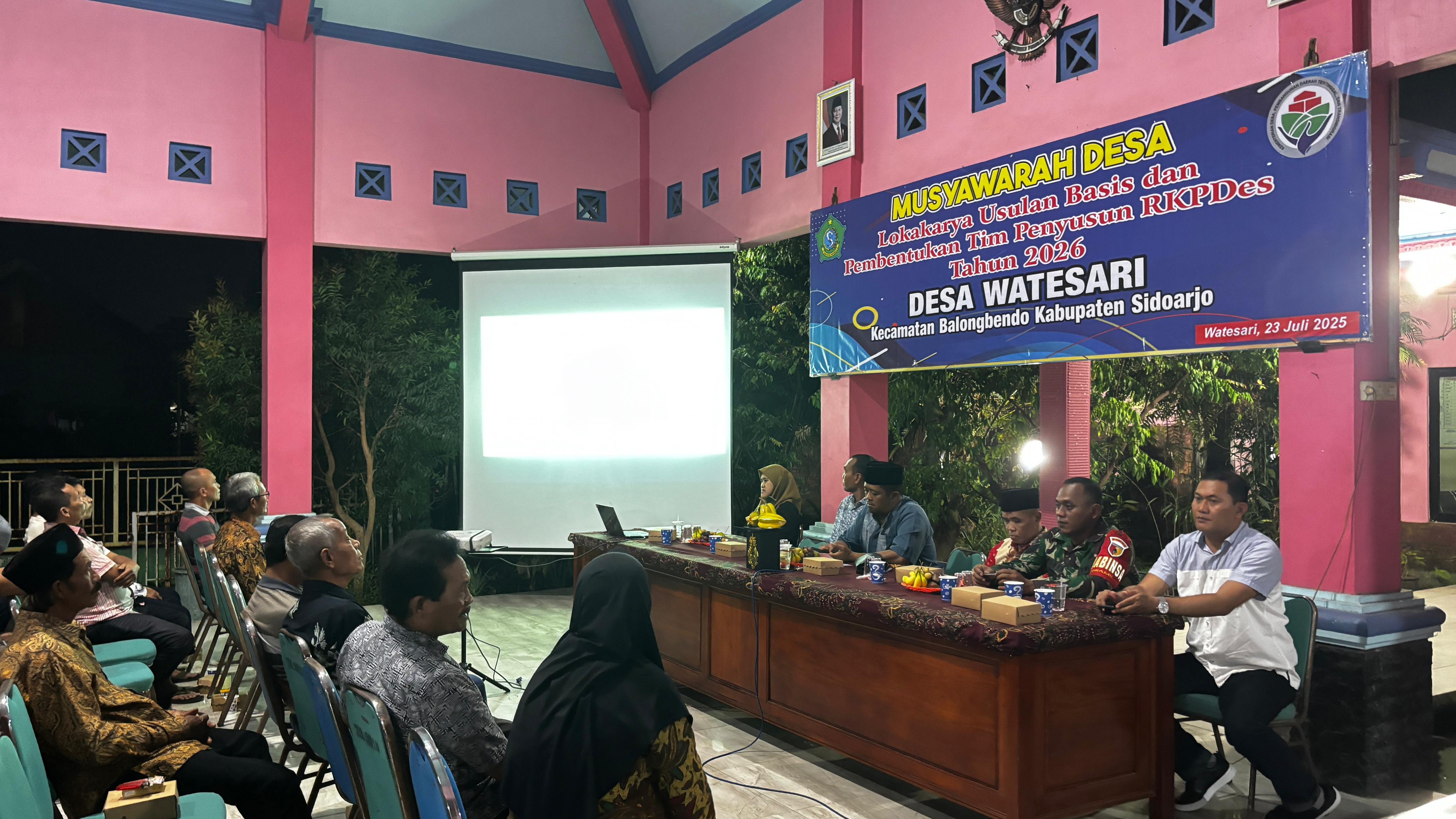 Perkuat Sinergi dan Partisipasi Warga, Babinsa Koramil 0816/10 Balongbendo Hadiri Musyawarah Penyusunan RKPDes 2026 di Desa Watesari